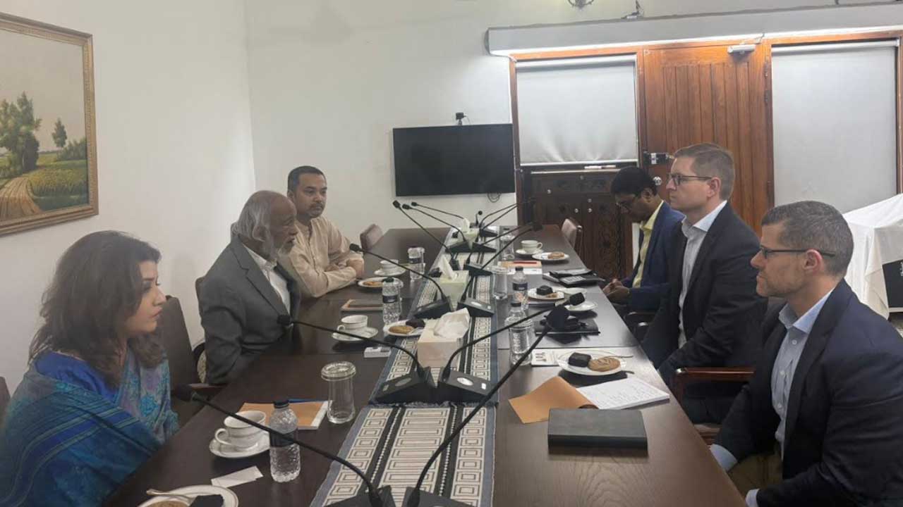 আইআরআই প্রতিনিধি দলের সঙ্গে বিএনপির বৈঠক